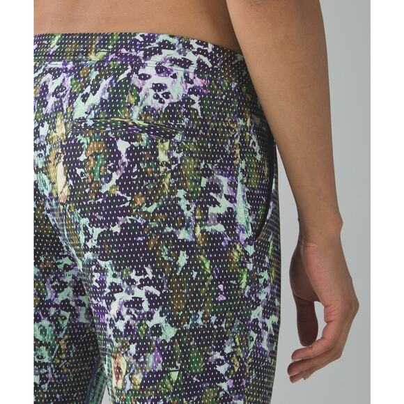 Lululemon Jet Crop Luxtreme Slim Floral Sport White Multi - Picture 6 of 9